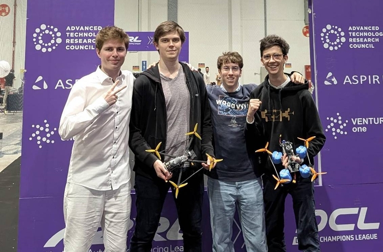 Team flyby von links nach rechts: Bernhard Klauninger, Joel Klimont, Sebastian Kawicher, Alexander Lampalzer